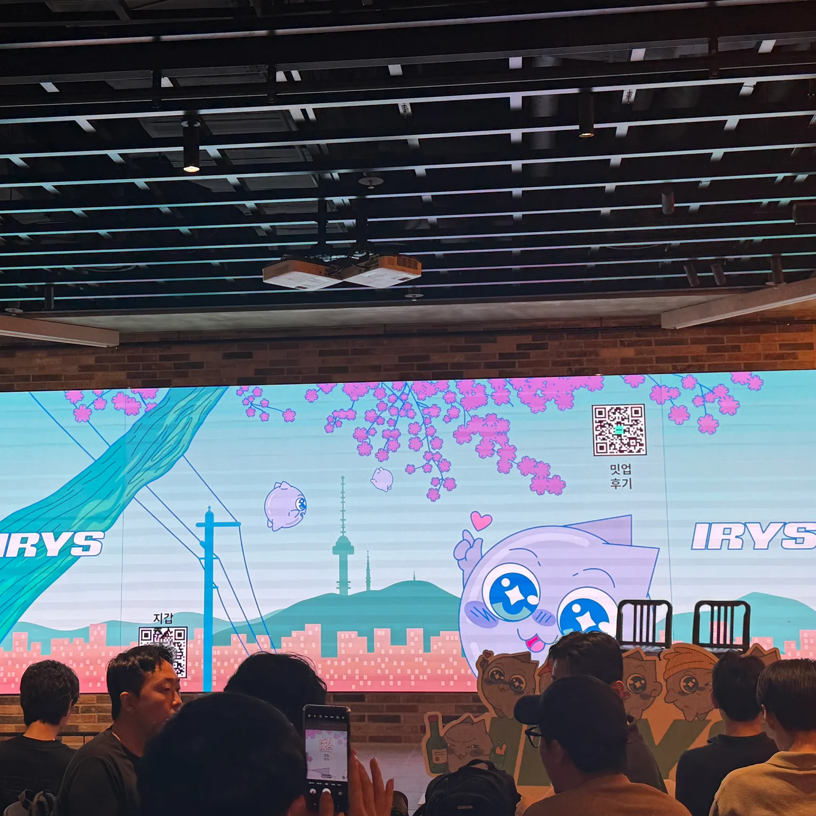 IRYS 글로벌 컨퍼런스 굿즈 5종,
2주 만에 800개 제작 커버 2
