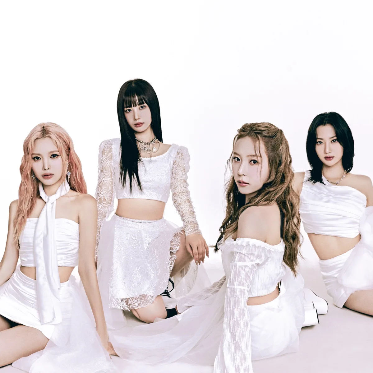 AO엔터 프림로즈 데뷔 굿즈 6종 1,400개,
스웨덴 팝업 맞춰 4주 만에 제작